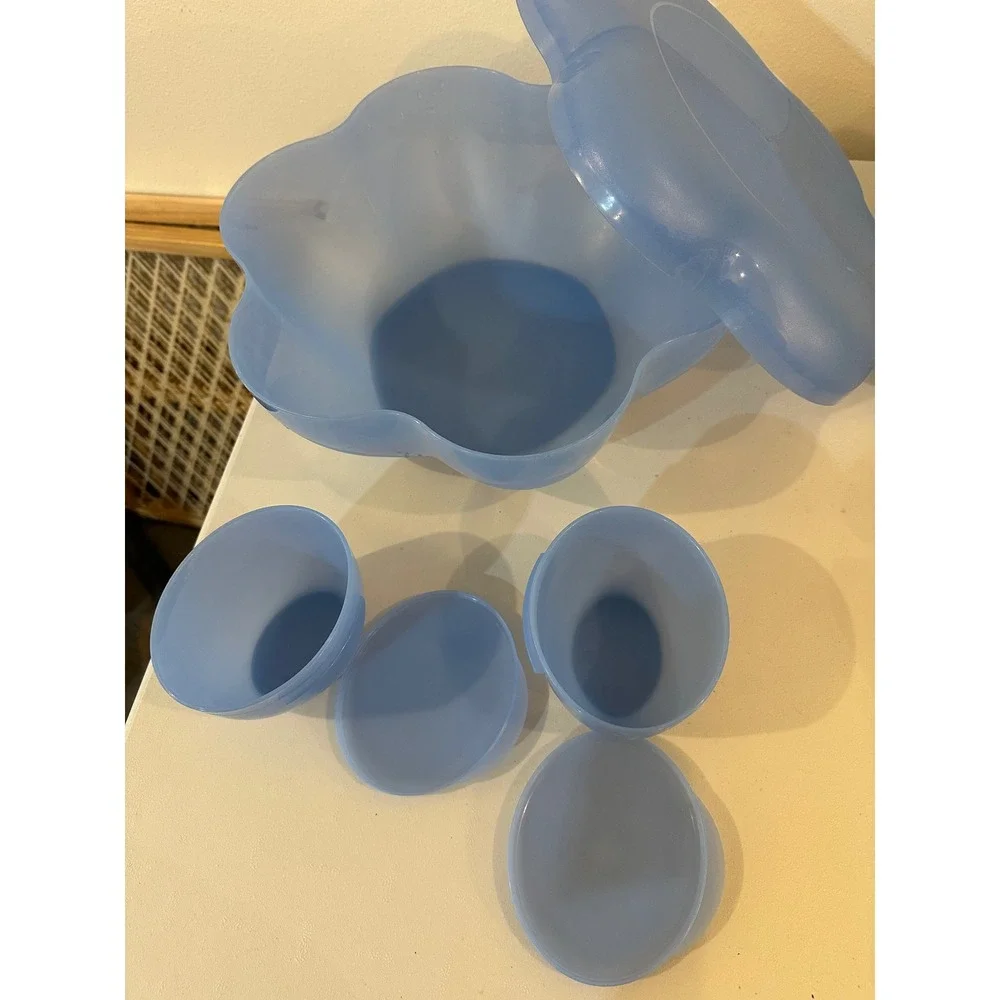 Tupperware 1.5 Gal Chip & Dip Flower Bowl Serving Tray w/2 Side Bowls Blue